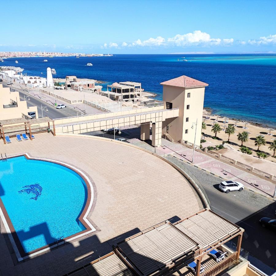 Full With Panoramic View Of Apartment *
